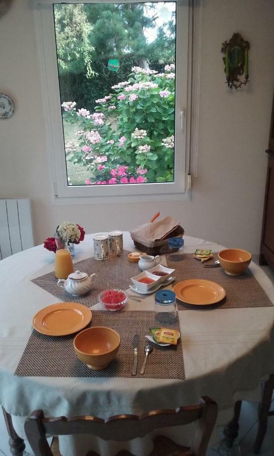 Chez Veronique Apartment Anguerny Екстериор снимка